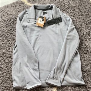 Men’s north face pull over